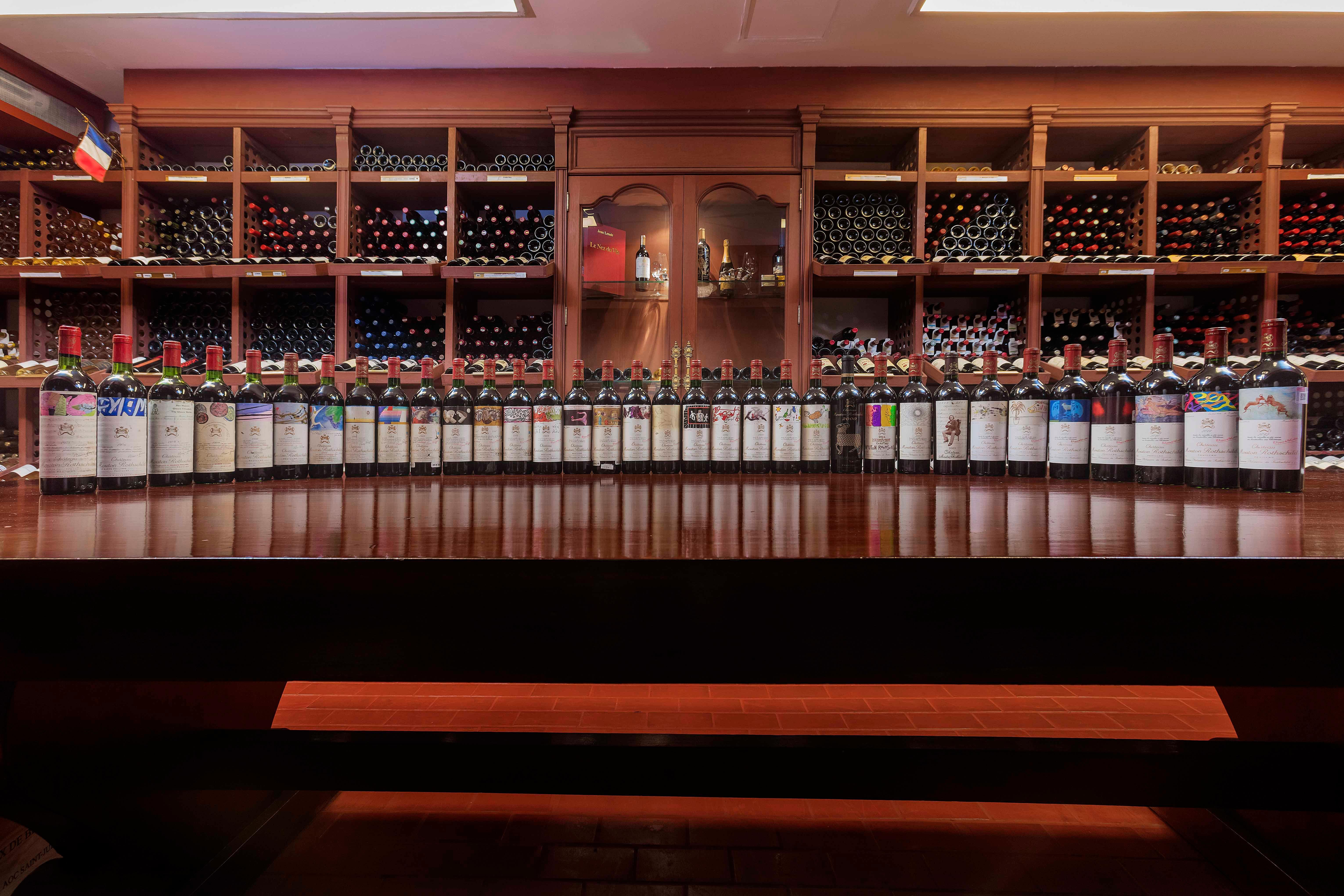 Presidente Intercontinental Mexico City By Ihg Exterior photo The wine bar at the restaurant