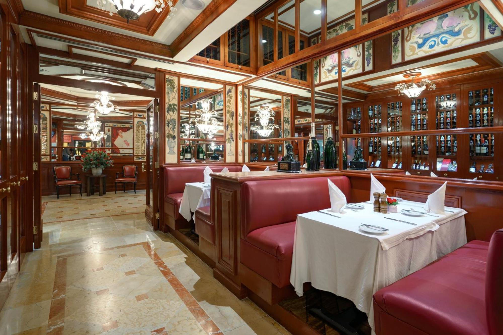 Presidente Intercontinental Mexico City By Ihg Exterior photo Interior of a restaurant in the hotel